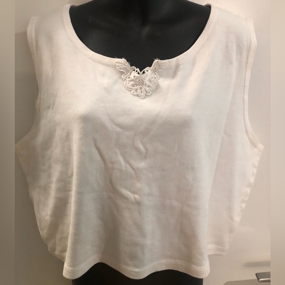 10/$20 RETRO CROP TOP 3X - Picture 3 of 8